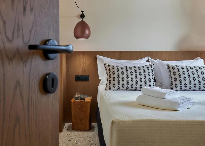 Kaptara Premium Villa, Plunge Pool & Jacuzzis * Hersónissos