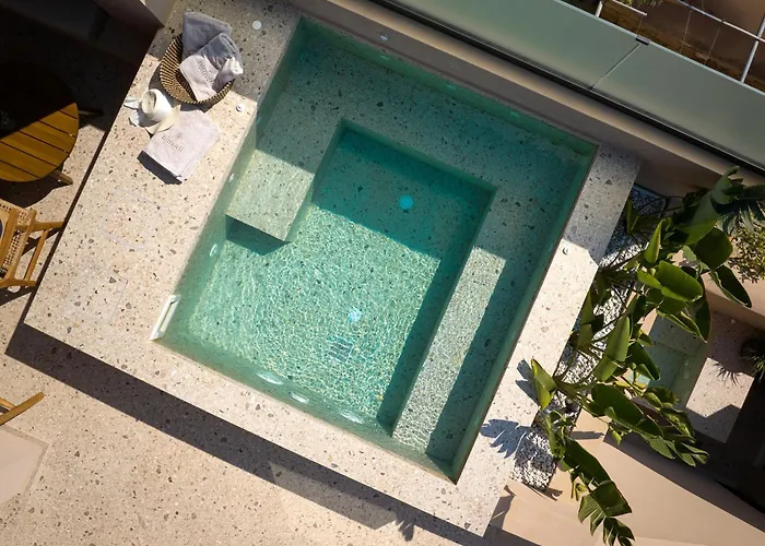 ヴィラ Kaptara Premium Villa, Plunge Pool & Jacuzzis