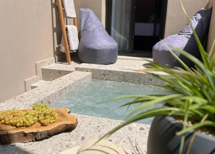 Kaptara Premium Villa, Plunge Pool & Jacuzzis