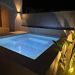 Kaptara Premium Villa, Plunge Pool & Jacuzzis *