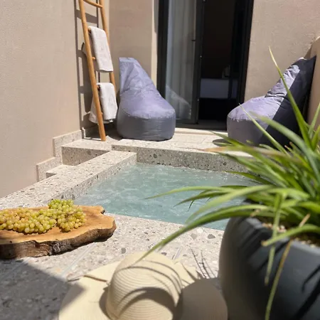 Kaptara Premium Villa, Plunge Pool & Jacuzzis